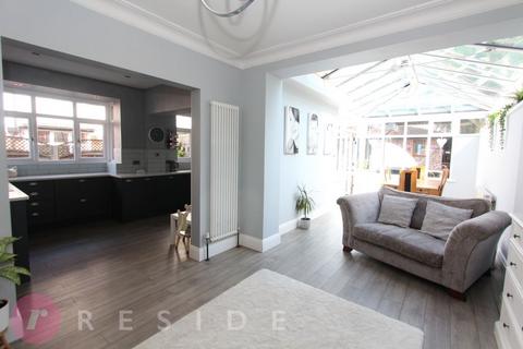 4 bedroom semi-detached house for sale, Bury Road, Rochdale OL11