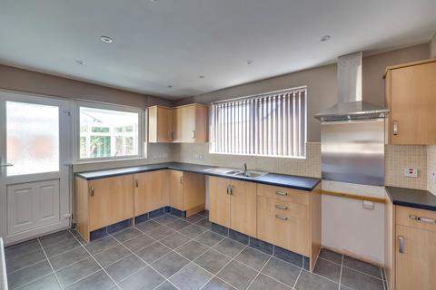 3 bedroom detached bungalow to rent, Delamere Road, Trowbridge