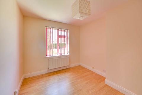 3 bedroom detached bungalow to rent, Delamere Road, Trowbridge