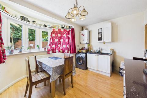 2 bedroom semi-detached house for sale, Shelley Close, Burton-On-Trent DE14