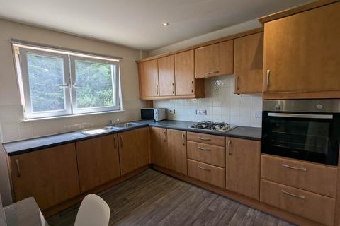5 bedroom townhouse to rent, 17 Brook Gardens, ,