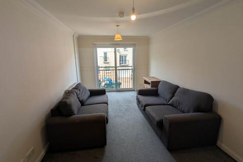 5 bedroom townhouse to rent, 17 Brook Gardens, ,