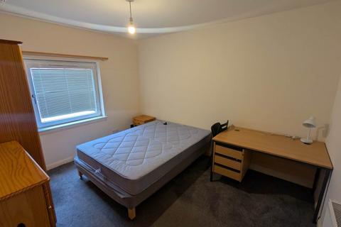 5 bedroom townhouse to rent, 17 Brook Gardens, ,