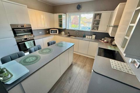 2 bedroom bungalow for sale, Oakwood Avenue, Royston, Barnsley, S71 4EY