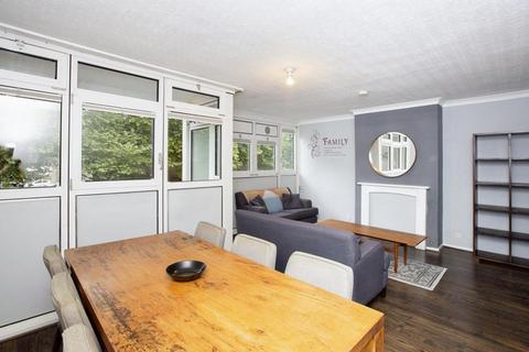 4 bedroom maisonette for sale, Glengarnock Avenue, London, E14