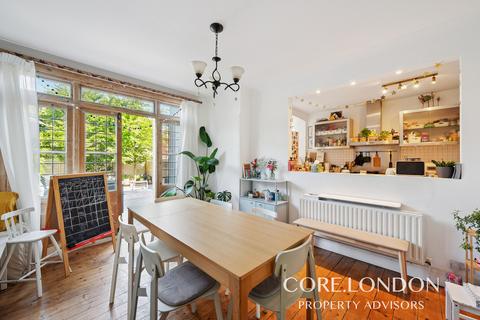 3 bedroom end of terrace house for sale, Blondin Avenue, London, W5