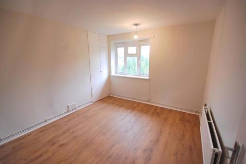 2 bedroom flat to rent, SAYERS HOUSE THE GRANGE