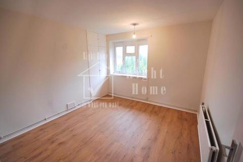 2 bedroom flat to rent, SAYERS HOUSE THE GRANGE