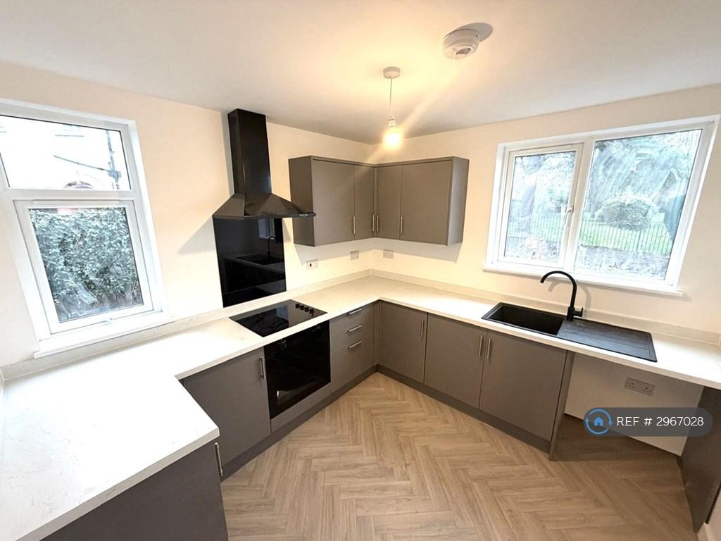 House in Gedling, Nottinghamshire - View 2