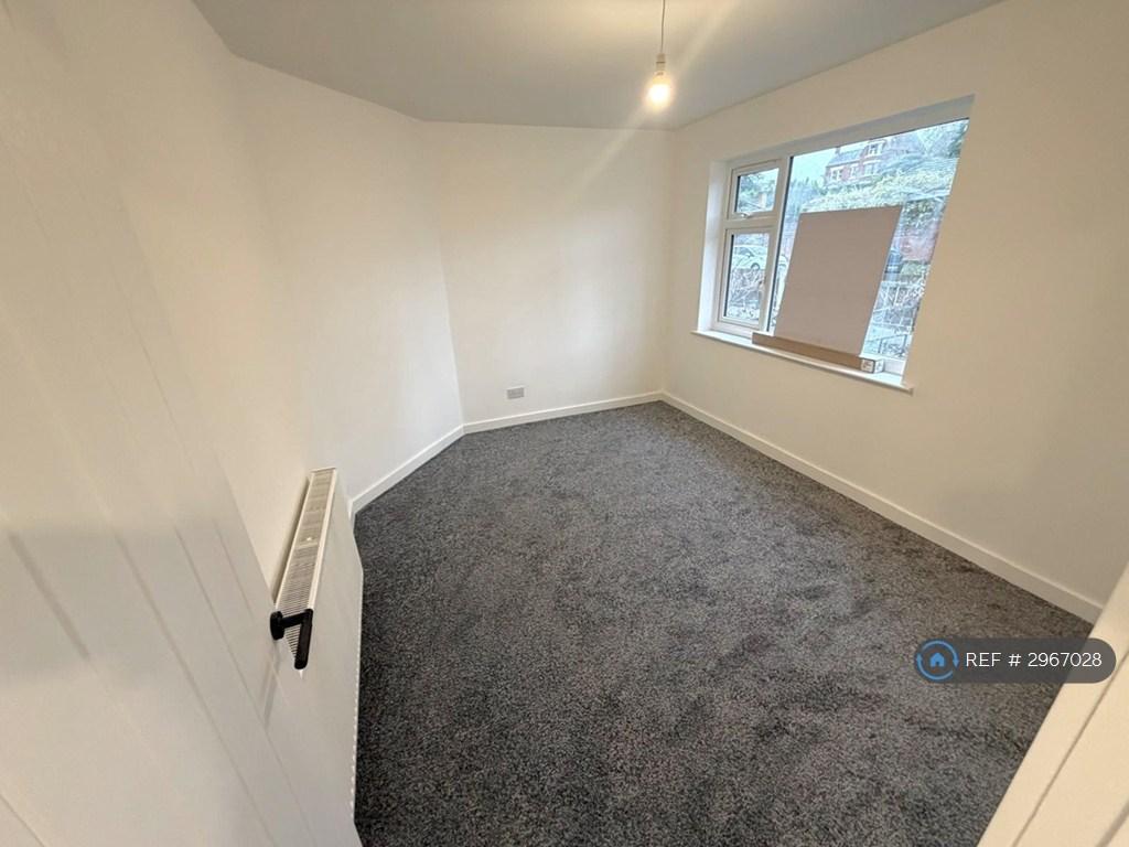 House in Gedling, Nottinghamshire - View 4