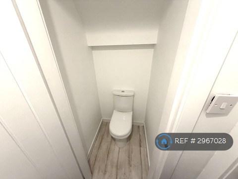 House in Gedling, Nottinghamshire - More