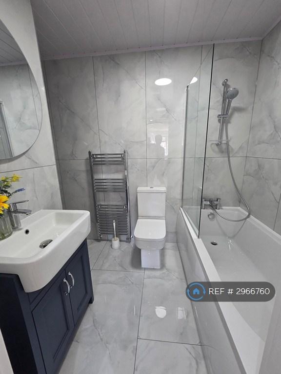 Apartment in Kingston Upon Thames - View 5
