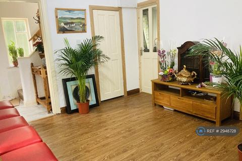 4 bedroom semi-detached house to rent, Altrincham Road, Manchester, M23