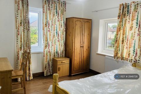 4 bedroom semi-detached house to rent, Altrincham Road, Manchester, M23