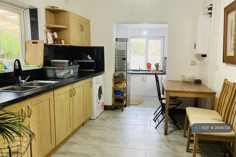 4 bedroom semi-detached house to rent, Altrincham Road, Manchester, M23