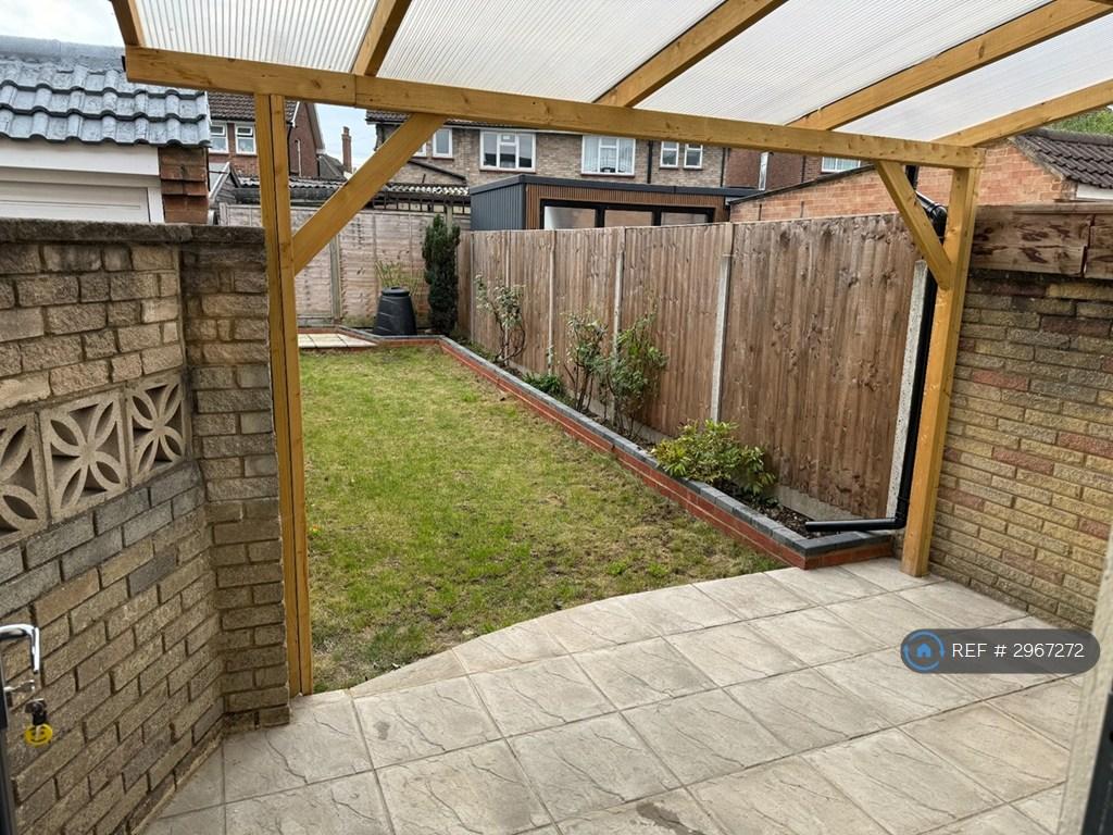 House in Sutton - View 5