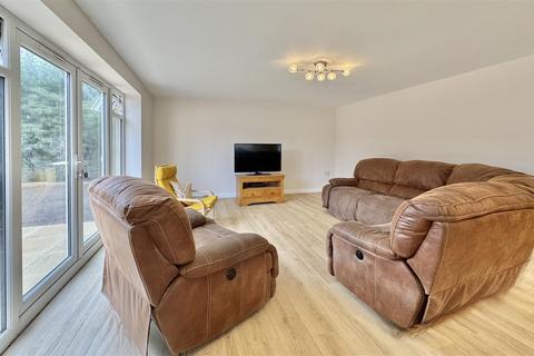 undefined, Stratton, Cirencester