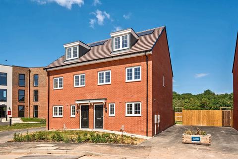 3 bedroom semi-detached house to rent, Taylor Way, NG4