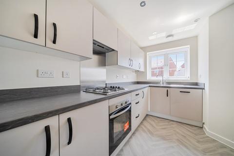 3 bedroom semi-detached house to rent, Taylor Way, NG4