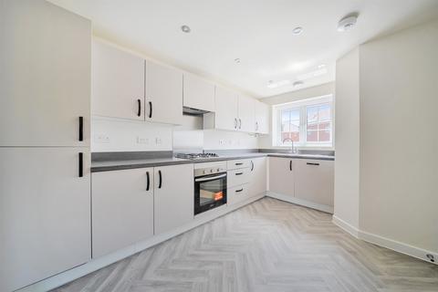 3 bedroom semi-detached house to rent, Taylor Way, NG4