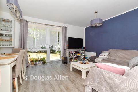 4 bedroom end of terrace house for sale, Marine Crescent, Ilford, Essex