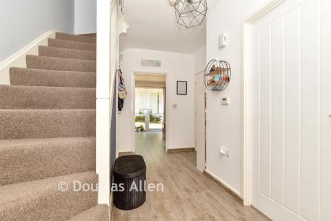 4 bedroom end of terrace house for sale, Marine Crescent, Ilford, Essex