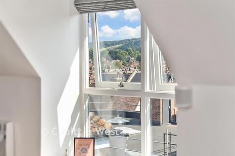 1 bedroom apartment for sale, St. Martin's Walk, Dorking, Surrey