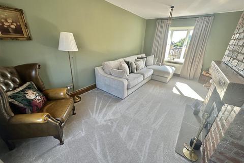 3 bedroom semi-detached house for sale, Northway, London Park, Mirfield