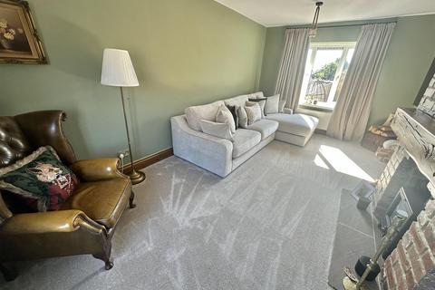 3 bedroom semi-detached house for sale, Northway, London Park, Mirfield