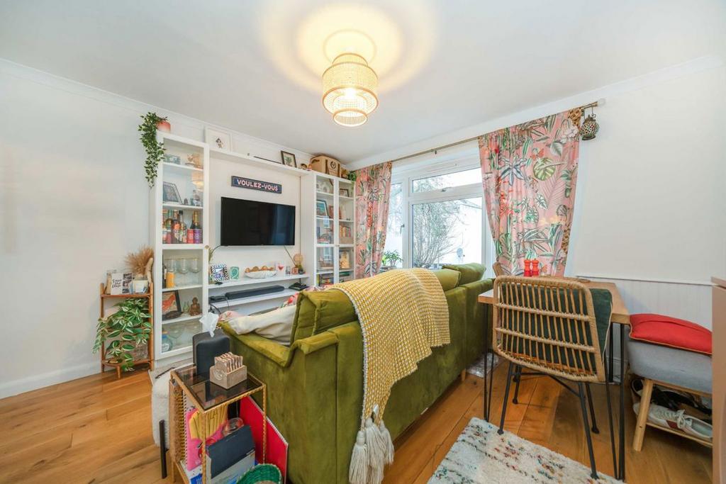 Apartment in London - View 5