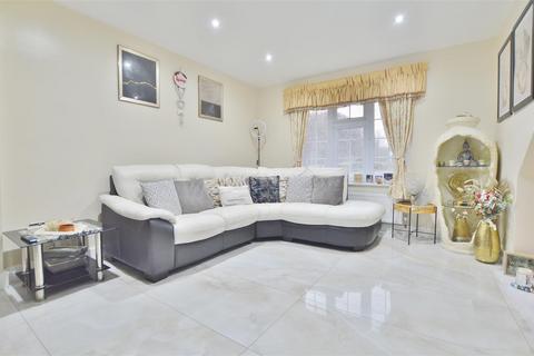 4 bedroom detached bungalow for sale, Dove House Crescent, Slough