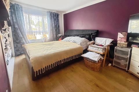 3 bedroom terraced house for sale, Helmsdale Close, Reading, Berkshire