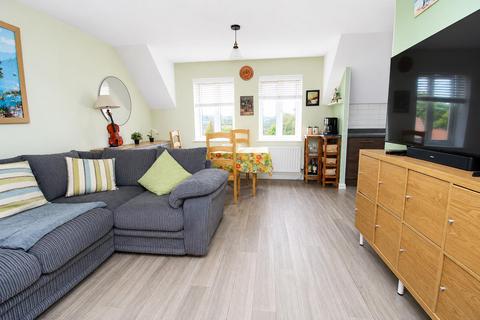 2 bedroom penthouse for sale, Linnet Road, Apsley, Hemel Hempstead HP3
