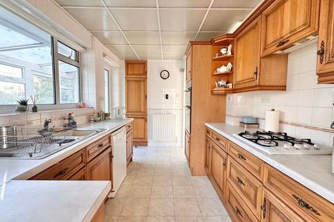 3 bedroom detached bungalow for sale, Laburnum Gardens, Bexhill-on-Sea, TN40
