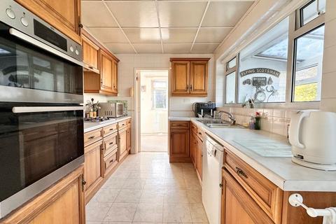 3 bedroom detached bungalow for sale, Laburnum Gardens, Bexhill-on-Sea, TN40