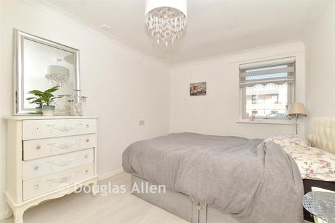 1 bedroom ground floor flat for sale, Portland Close, Romford, Essex