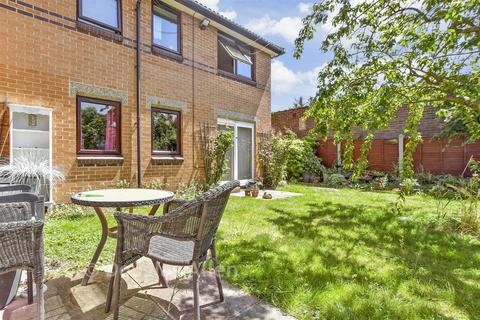 1 bedroom ground floor flat for sale, Portland Close, Romford, Essex