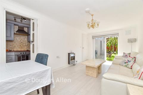 1 bedroom ground floor flat for sale, Portland Close, Romford, Essex