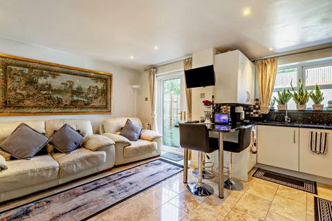 5 bedroom terraced house for sale, Mast House Terrace, London, E14