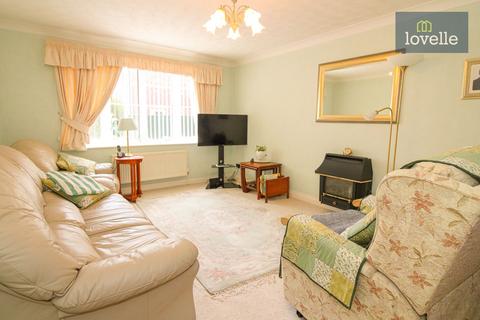 2 bedroom detached bungalow for sale, Kestrel Drive, Louth LN11