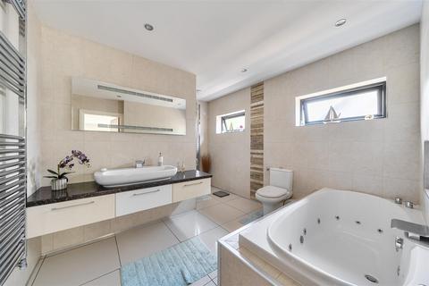 5 bedroom detached house for sale, Dyffryn Road, Ammanford