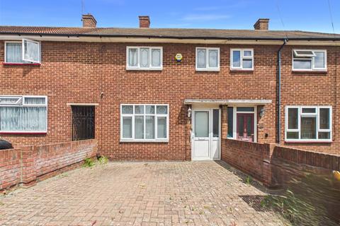 Tiverton Grove, Romford RM3