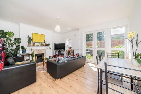 3 bedroom flat to rent, Parkside Estate, London E9