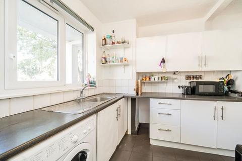 3 bedroom flat to rent, Parkside Estate, London E9