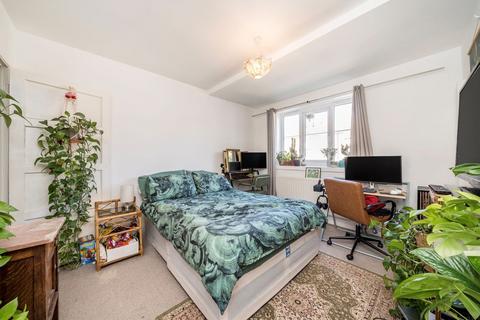 3 bedroom flat to rent, Parkside Estate, London E9