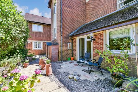 2 bedroom ground floor flat for sale, Alma Road, Reigate, Surrey