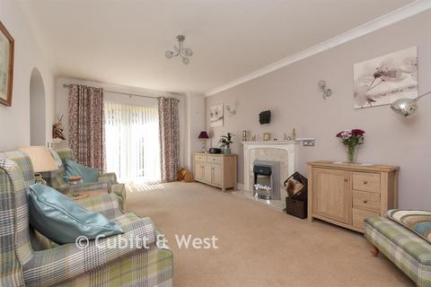 2 bedroom ground floor flat for sale, Alma Road, Reigate, Surrey