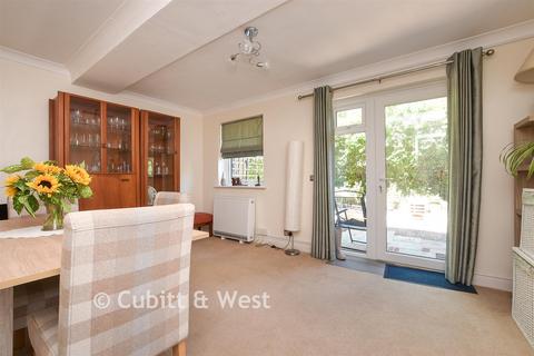 2 bedroom ground floor flat for sale, Alma Road, Reigate, Surrey
