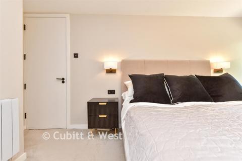 2 bedroom ground floor flat for sale, The Glen, Sutton SM2