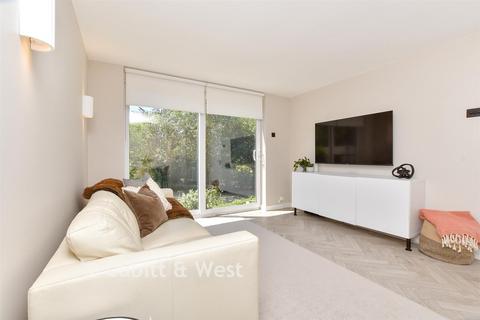 2 bedroom ground floor flat for sale, The Glen, Sutton SM2